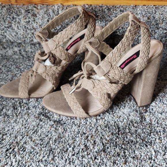 Tan suede Betsey Johnson sandals - Picture 4 of 4